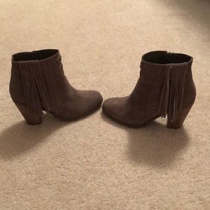 Jessica Simpson Tan ankle boots 7 1/2